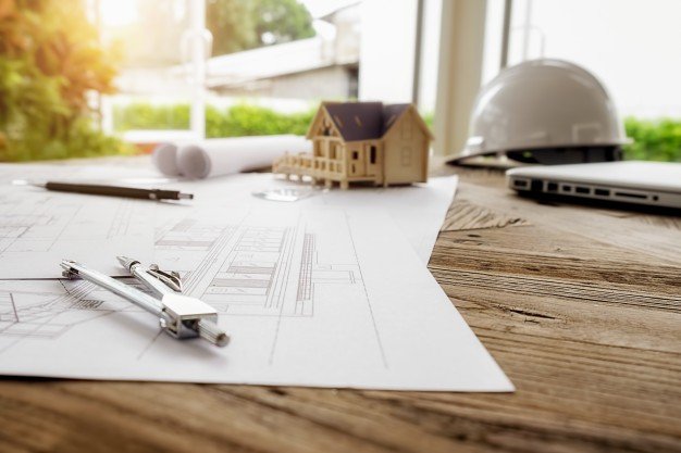 Un business immobilier réussi à côté des constructions en bois
