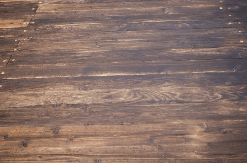 Entretenir une terrasse en bois : comment la garder en bon état ?
