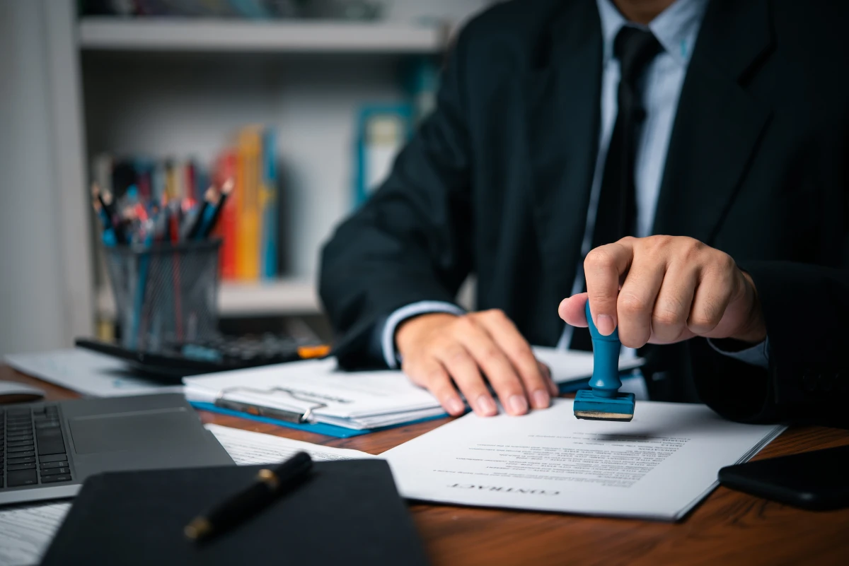 Combien de temps un notaire peut garder l'argent d'une succession ?